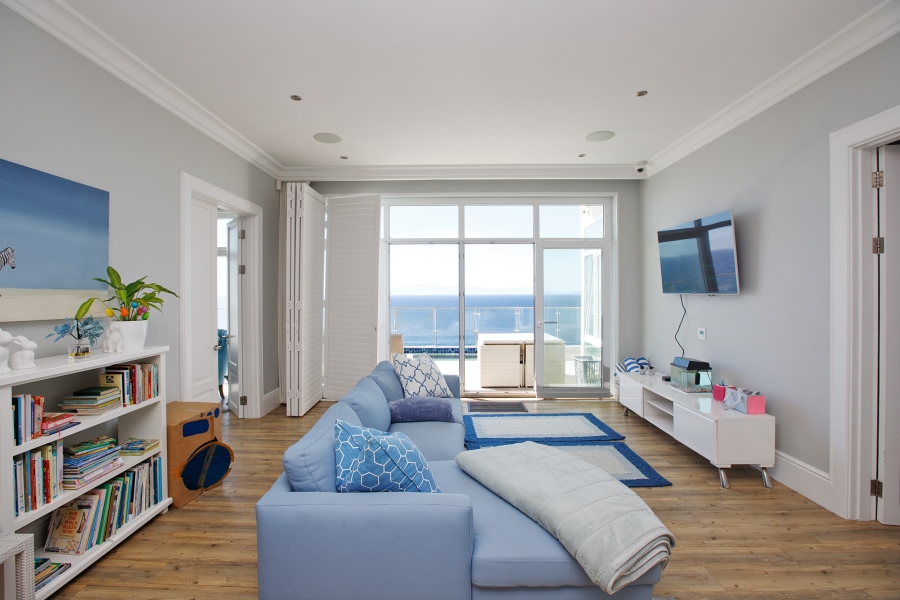 7 Bedroom Property for Sale in Cairnside Western Cape